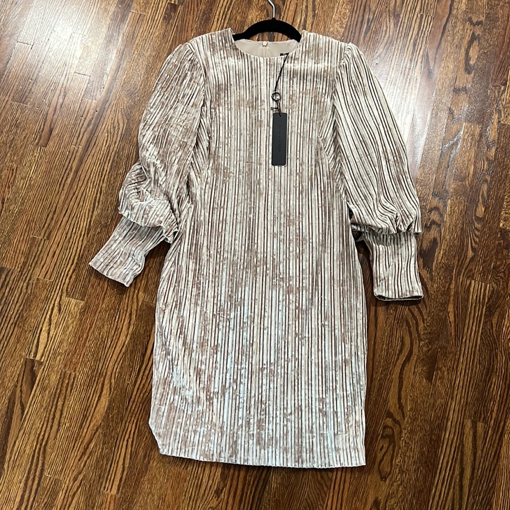 NWT Black Halo Velvet Long Sleeve Dress